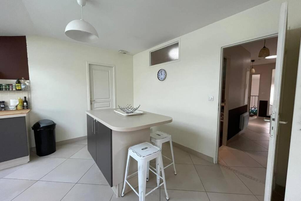 Superbe appartement avec 2 Chambres - 9 Personnes - Parking Privé Tournon-sur-Rhone Esterno foto