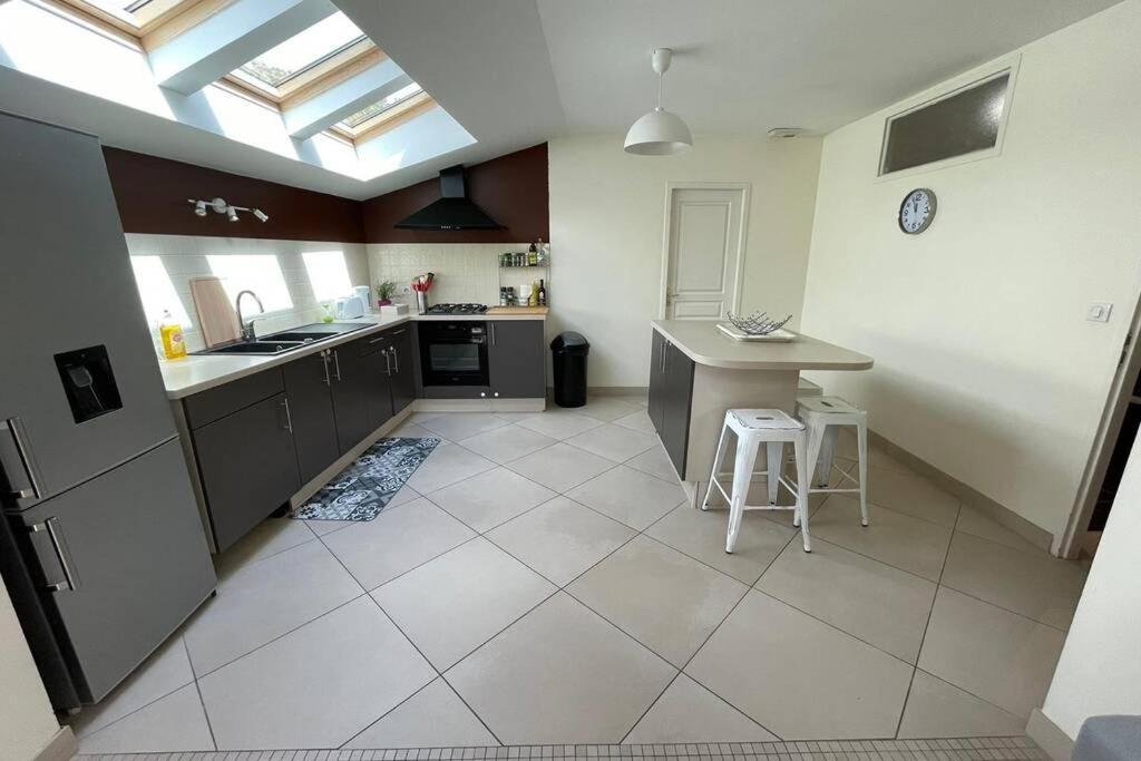 Superbe appartement avec 2 Chambres - 9 Personnes - Parking Privé Tournon-sur-Rhone Esterno foto