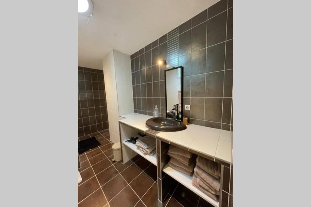 Superbe appartement avec 2 Chambres - 9 Personnes - Parking Privé Tournon-sur-Rhone Esterno foto
